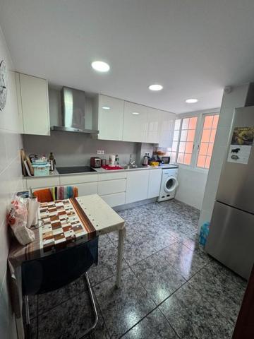 Piso en venta en Cornellà de Llobregat, Gavarra photo 0