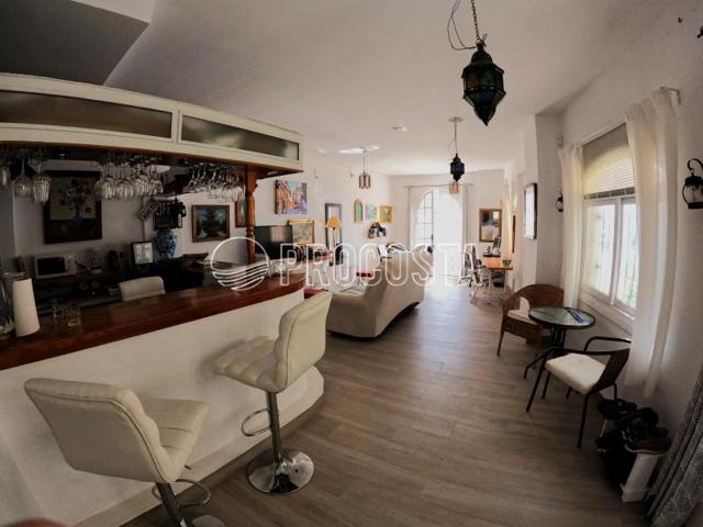 Apartamento en venta en Almuñécar photo 0