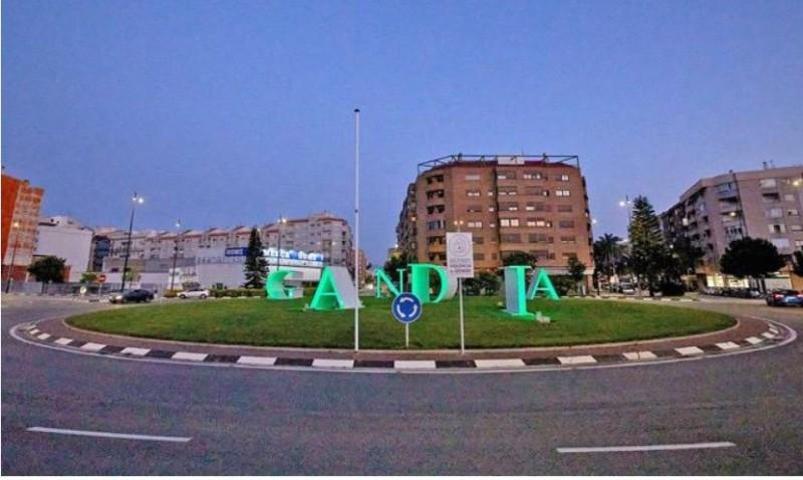 Local comercial en venta en Gandia, Corea photo 0