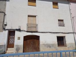 Casa en venta en Miravet, Raval dels canterers photo 0