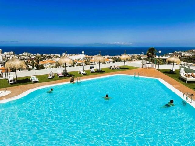 Piso en venta en Adeje photo 0