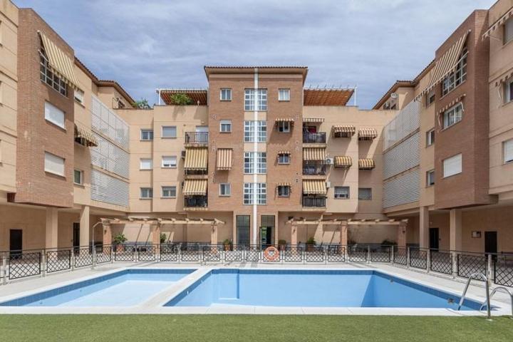 Piso en venta en Granada, Zaidin photo 0