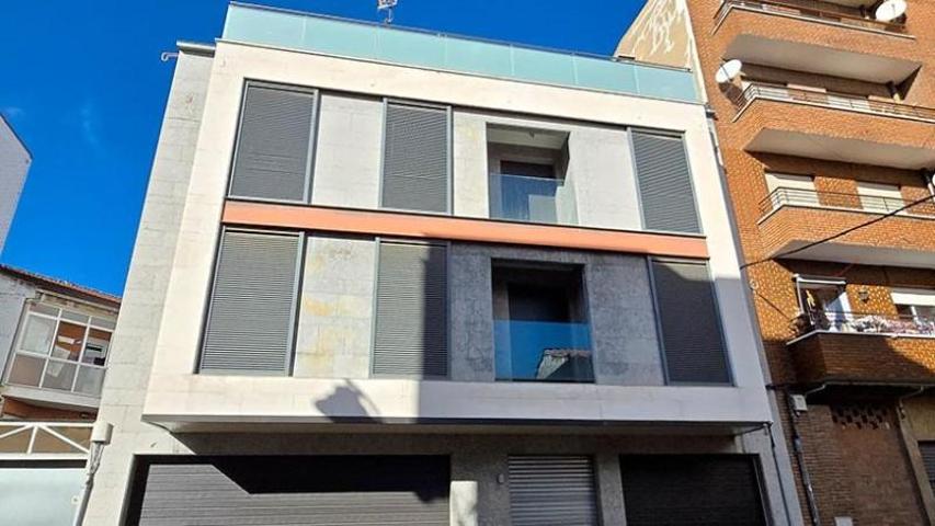 Piso en venta en León, CALLE DAMA ARINTERO 15, 24008 photo 0