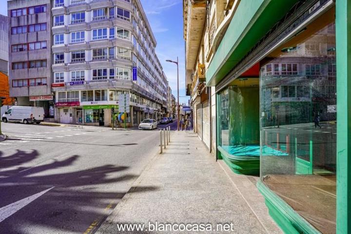 Local comercial en venta en Carballo, Plaza de galicia photo 0