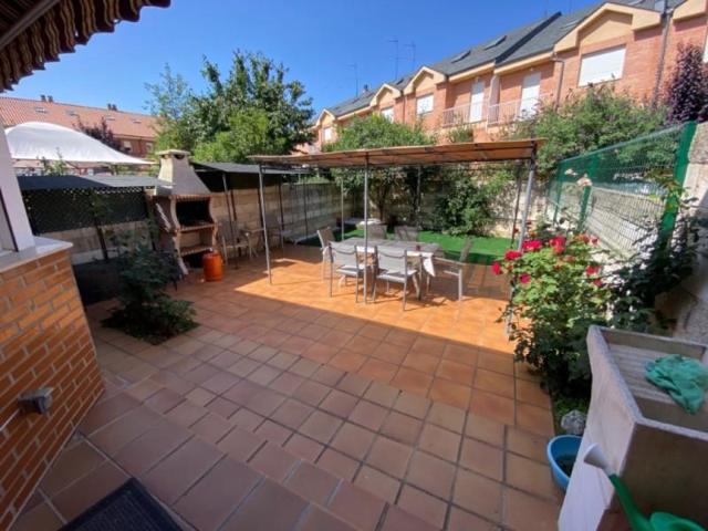 Adosada en venta en San Andrés del Rabanedo photo 0