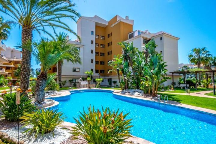 Apartamento en venta en Torrevieja, Punta Prima photo 0