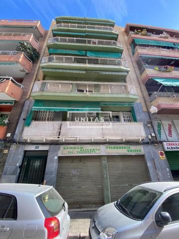 Local comercial en venta en Alicante, Carolinas bajas photo 0