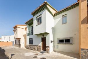 Adosada en venta en Otura, URB. LAS PIRAMIDES photo 0