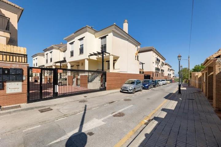 Adosada en venta en Las Gabias, Gabia Chica photo 0