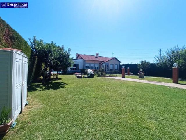 Casa con terreno en venta en Hospital de Órbigo, Castilla y leon photo 0