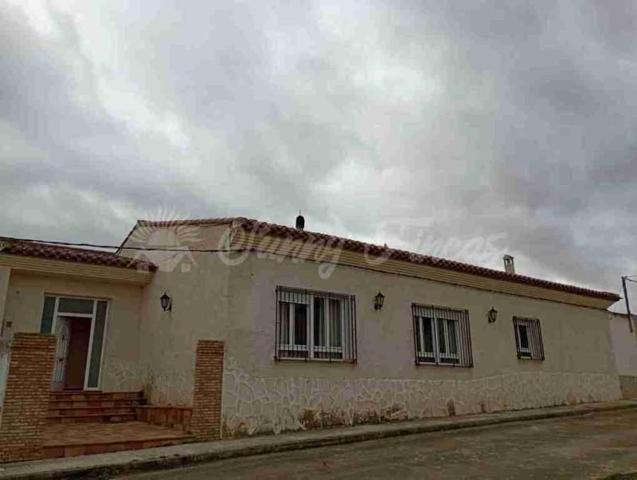 Casa con terreno en venta en Chinchilla de Monte-Aragón photo 0