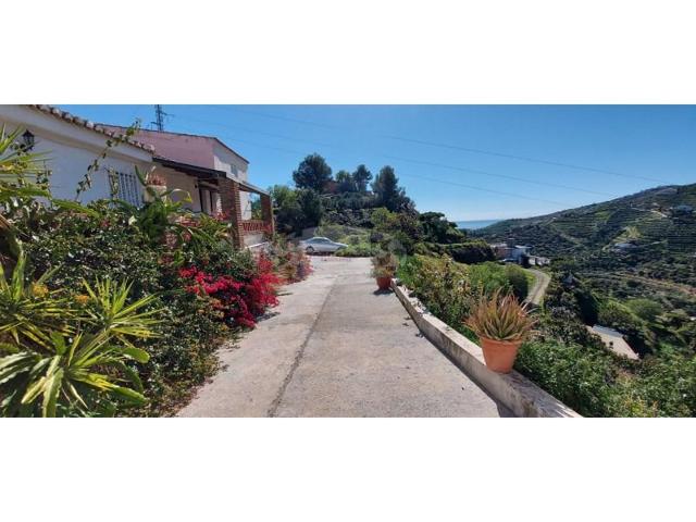 Casa con terreno en venta en Almuñécar, Torrecuevas photo 0