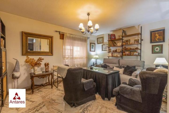 Piso en venta en Granada, Alhamar photo 0