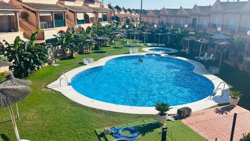 Adosada en venta en Chiclana de la Frontera, La Barrosa photo 0