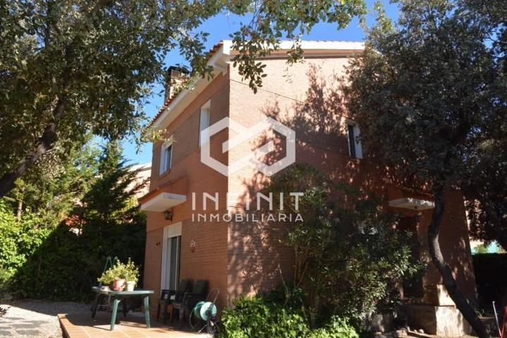 Chalet en venta en Pioz, Urb. El Bosque de Henares photo 0