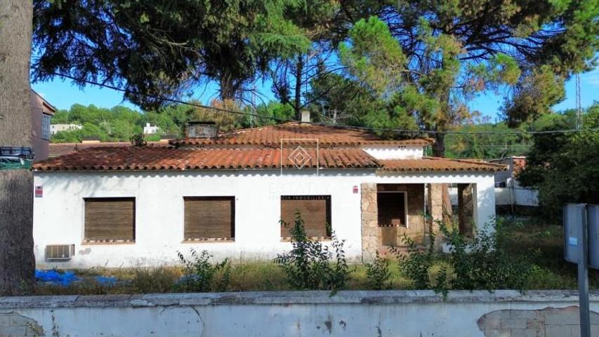 Casa en venta en Girona, Montjuïc photo 0
