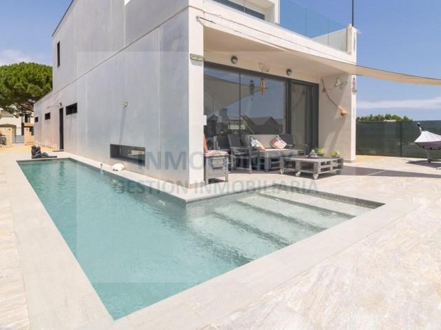 Casa en venta en Ventalló photo 0