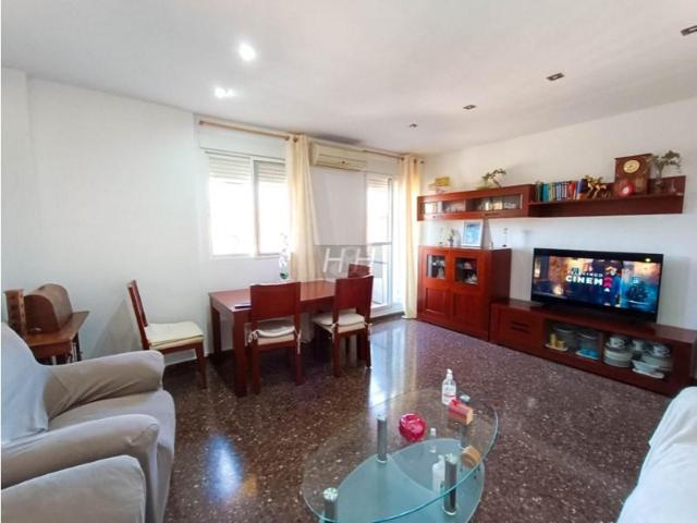 Piso en venta en Burjassot photo 0