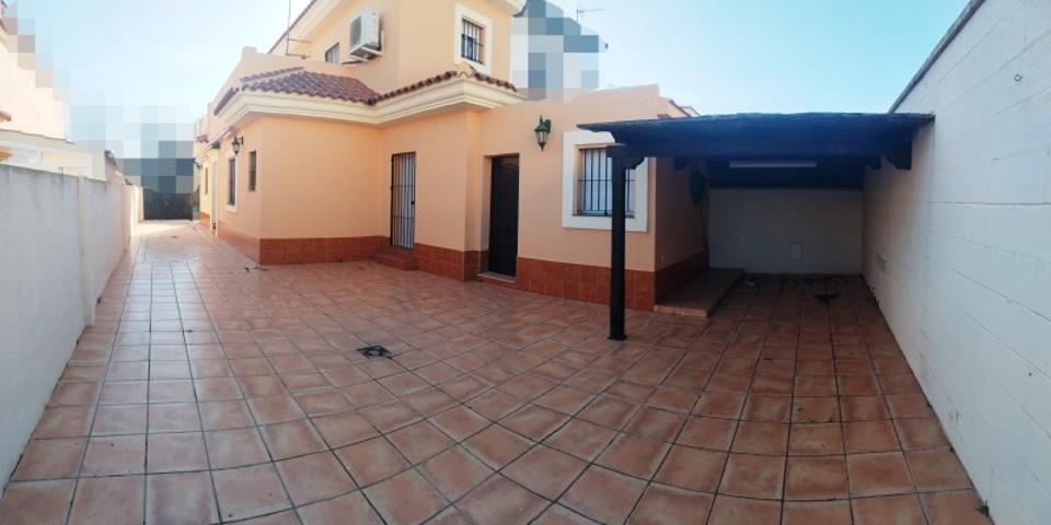 Chalet en venta en Bollullos de la Mitación, C photo 0