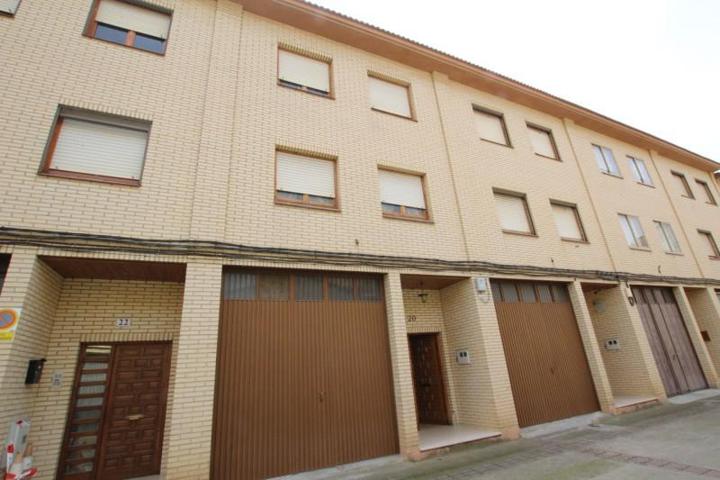 Casa en venta en Ejea de los Caballeros, Aragon photo 0