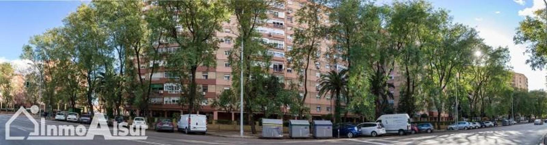 Piso en venta en Sevilla, El Juncal photo 0