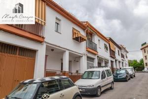 Adosada en venta en Zubia, Centro photo 0