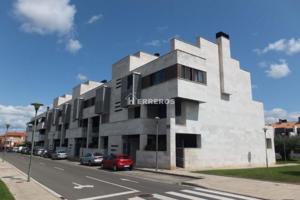 Duplex en venta en Lardero, Lardero photo 0