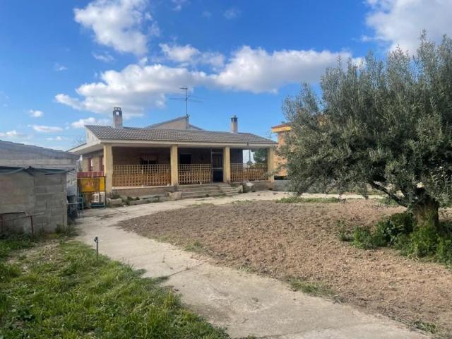 Adosada en venta en Cadrete, Cadrete photo 0