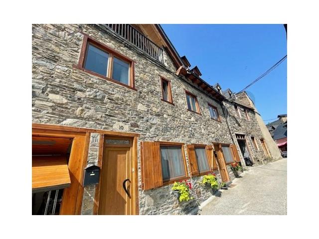 Apartamento en venta en Arrés photo 0