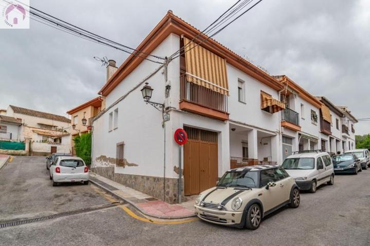 Adosada en venta en Zubia, Centro photo 0