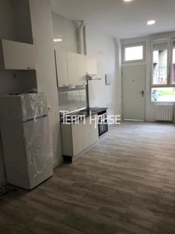 Local comercial en venta en Madrid, Calle Verdaguer y García, 28027 photo 0