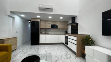 Planta baja en venta en Barcelona, El Camp de l´Arpa del Clot photo 0