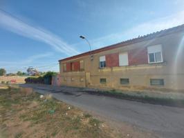 Casa con terreno en venta en León, Trobajo del Camino photo 0