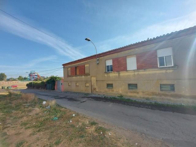 Casa con terreno en venta en León, Trobajo del Camino photo 0