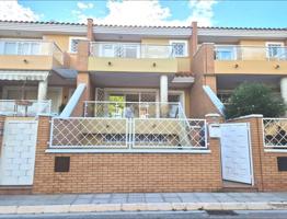 Adosada en venta en Guardamar de la Safor, Guardamar de la Safor photo 0