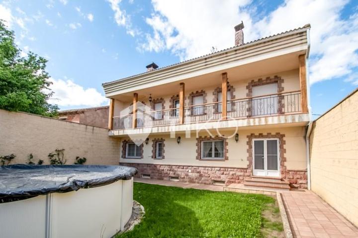 Casa en venta en Gradefes photo 0