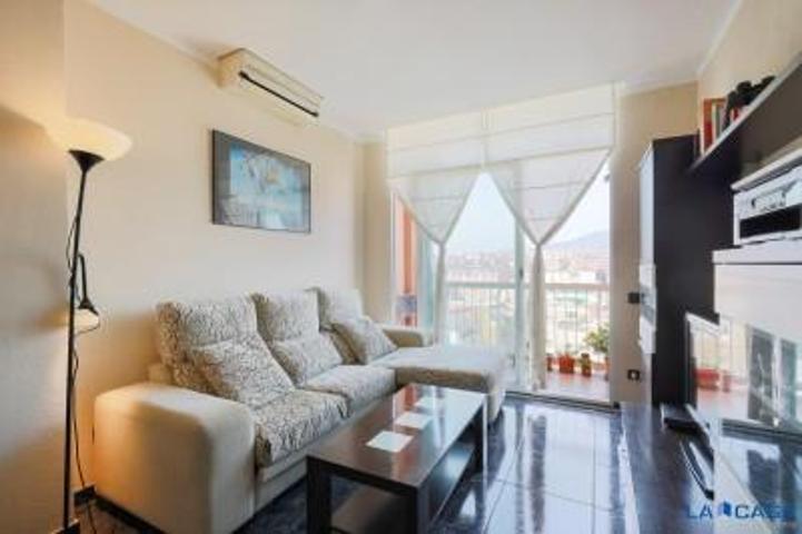 Piso en venta en Barcelona, La Bordeta photo 0