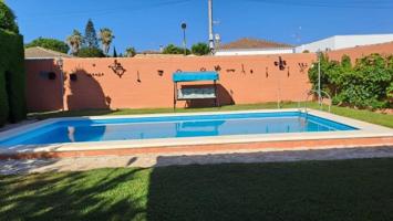 Chalet en venta en Chiclana de la Frontera, Las Lagunas - Campano photo 0