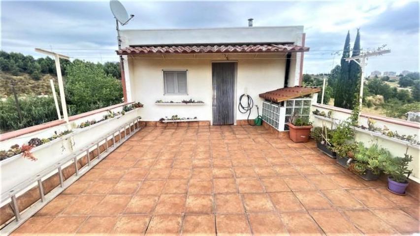 Adosada en venta en Terrassa, POBLE NOU. ZONA ESPORTIVA photo 0