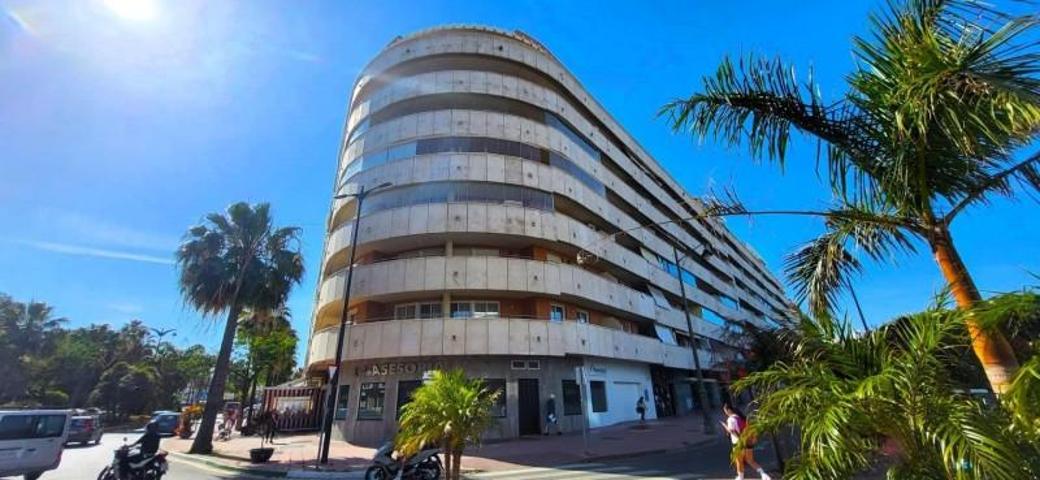 Apartamento en venta en Estepona, Av Juan Carlos photo 0