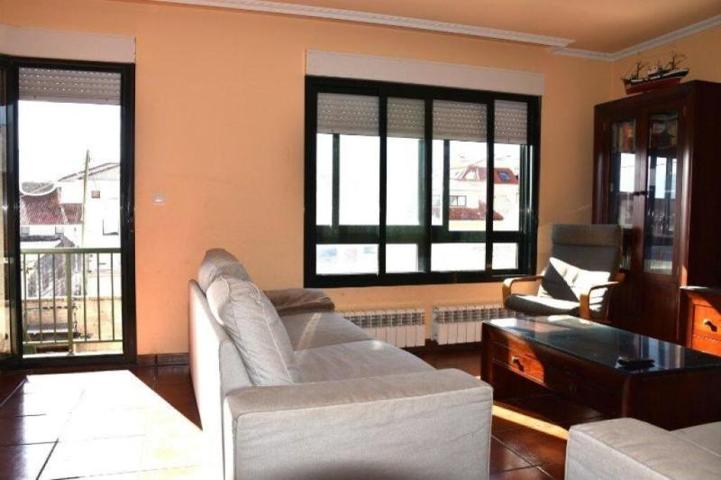 Adosada en venta en Ribeira photo 0