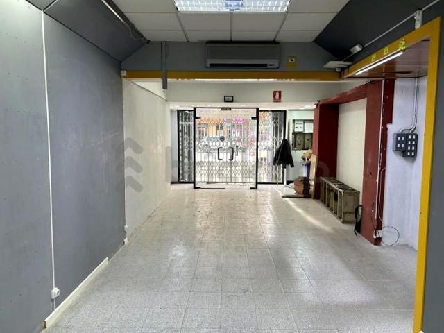 Local comercial en venta en Barcelona, Carrer de Felip II, 08027 photo 0