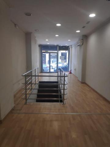 Local comercial en venta en León, Centro photo 0