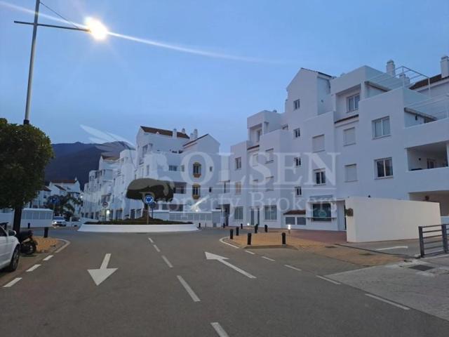 Piso en venta en Estepona photo 0