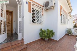 Adosada en venta en Huétor Vega, Avenida de la libertad photo 0