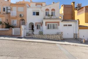 Adosada en venta en Huétor Vega, Avenida de la libertad photo 0