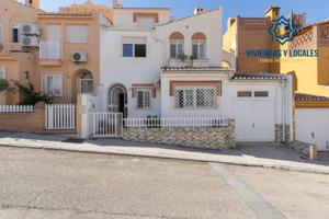 Adosada en venta en Huétor Vega, Avenida de la libertad photo 0