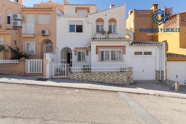 Adosada en venta en Huétor Vega, Avenida de la libertad photo 0