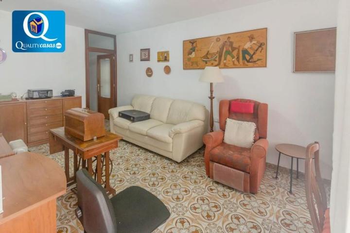 Apartamento en venta en Alicante, Benalua photo 0