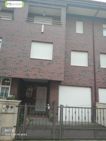 Chalet en venta en León, Trobajo del Camino photo 0